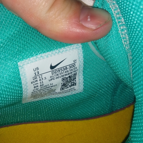 Nike shoes - Picture 9 of 15